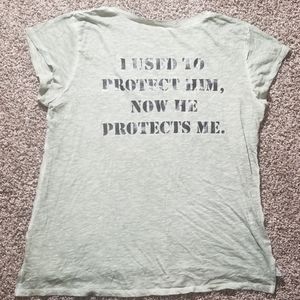 ❎Army Mom V neck tee XL